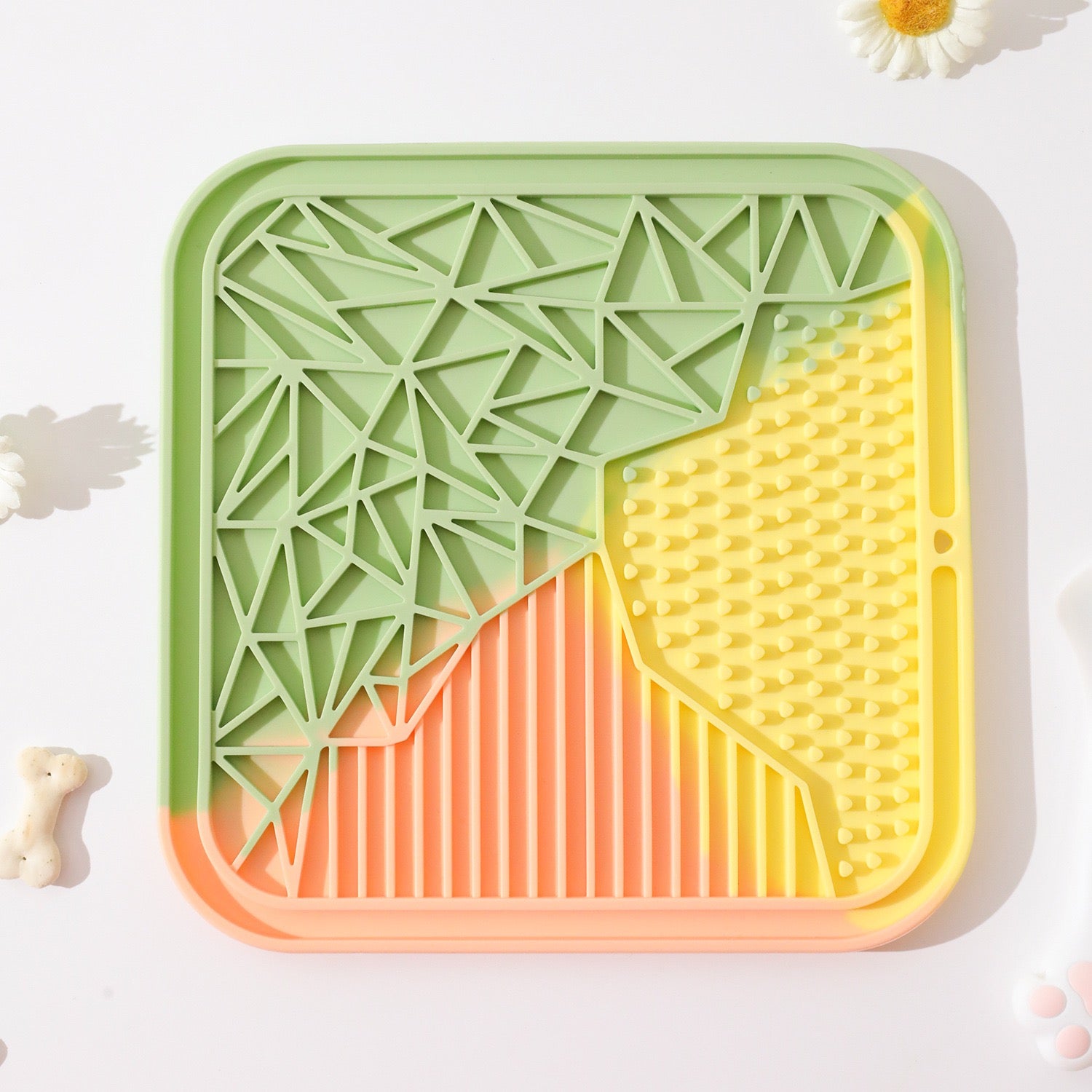 Silicone Lick Mat — Textured Slow-Feeding Tray with Strong Suction (Square, 20×20 cm)